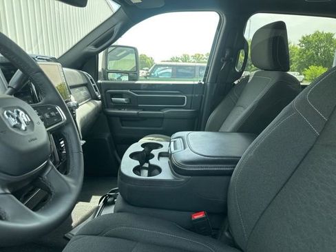 Used 2025 RAM 2500 Big Horn AWD/4WD image 4