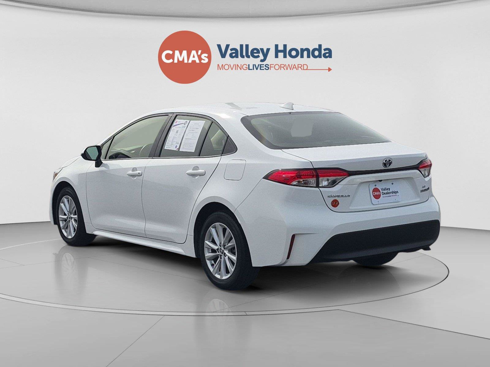 Used 2024 Toyota Corolla LE w/ LE Convenience Package FWD image 3