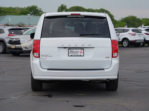 Used 2018 Dodge Grand Caravan SE w/ UConnect Hands-Free Group FWD image 4