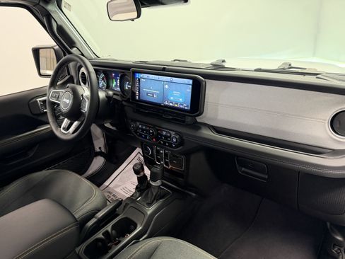 Used 2025 Jeep Wrangler Unlimited Sahara w/ Safety Group image 22