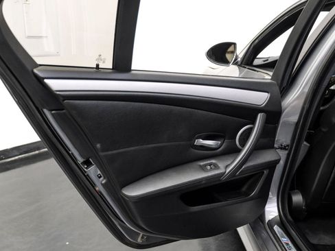Used 2010 BMW M5 RWD image 40