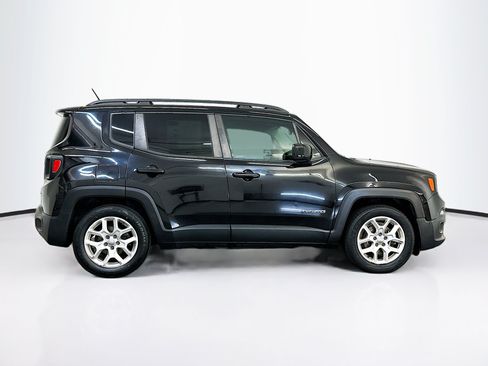 Used 2015 Jeep Renegade Latitude FWD image 10