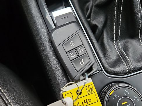 Used 2022 Volkswagen Tiguan SE R-Line image 20