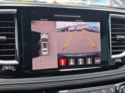 Used 2025 Chrysler Pacifica Select AWD/4WD image 18