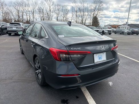 Used 2023 Honda Civic EX image 3