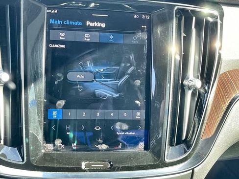 Used 2024 Volvo S60 B5 Plus image 19