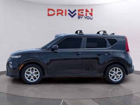 Used 2022 Kia Soul LX w/ Technology Package image 2