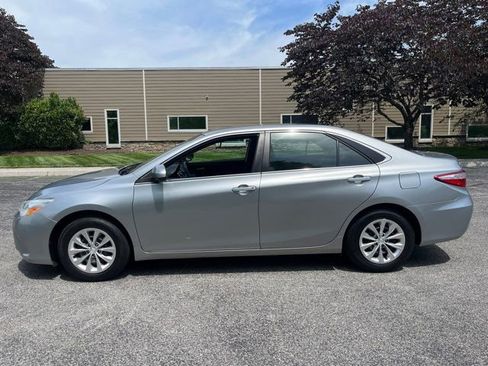 Used 2015 Toyota Camry LE FWD image 4