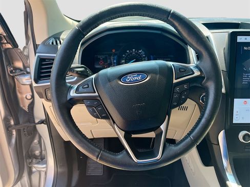 Used 2022 Ford Edge Titanium image 11