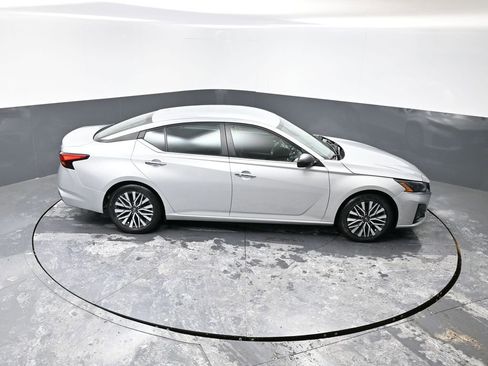 Used 2024 Nissan Altima 2.5 SV image 41