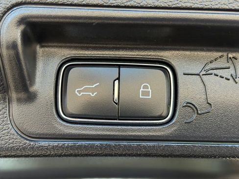 Used 2021 Ford Explorer XLT image 24