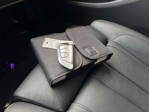 Used 2021 BMW 740i w/ M Sport Package image 31