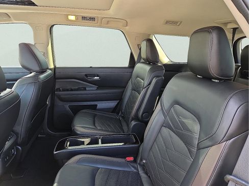 Used 2022 Nissan Pathfinder Platinum w/ Lighting Package (N93) image 10