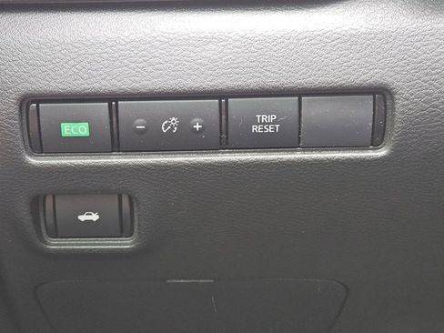 Used 2023 Nissan Sentra SV w/ SV Premium Package FWD image 8