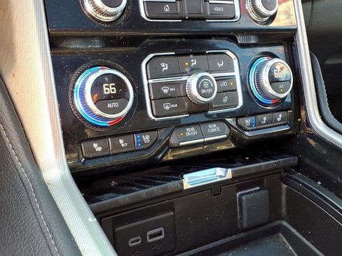 Used 2024 GMC Yukon Denali w/ Advanced Technology Package AWD/4WD image 25