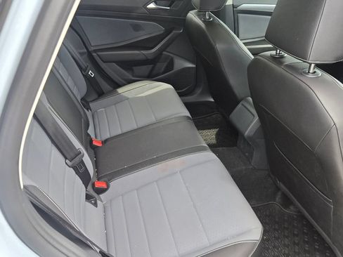 Certified 2025 Volkswagen Jetta SE FWD image 8