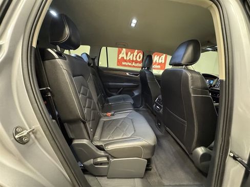 Used 2025 Volkswagen Atlas SE FWD image 15