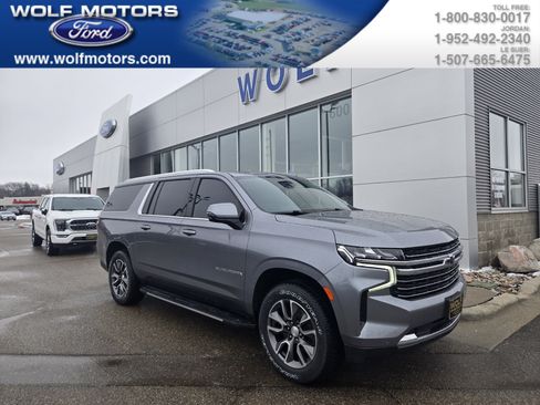 Used 2021 Chevrolet Suburban LT w/ LT Signature Package image 1