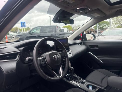 Used 2023 Toyota Corolla Cross LE w/ Moonroof Package AWD/4WD image 14