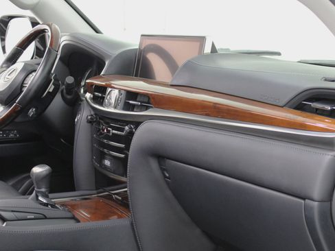 Used 2017 Lexus LX 570 4WD w/ Luxury Package image 46