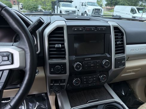 Used 2020 Ford F250 Lariat w/ Lariat Ultimate Package AWD/4WD image 19