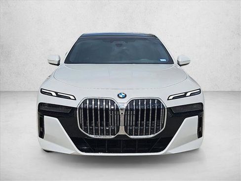 Certified 2024 BMW 760i xDrive image 2