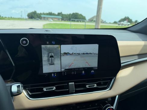 New 2025 Chevrolet Equinox ACTIV w/ Safety and Technology Package image 18