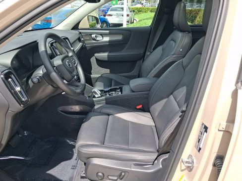 Used 2025 Volvo XC40 B5 Ultra w/ Protection Package AWD/4WD image 14