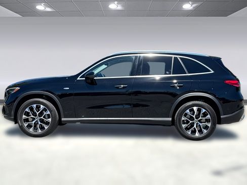 Used 2025 Mercedes-Benz GLC 350e 4MATIC image 2