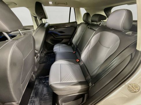 Certified 2025 Volkswagen Tiguan SE w/ Panoramic Sunroof Package AWD/4WD image 20