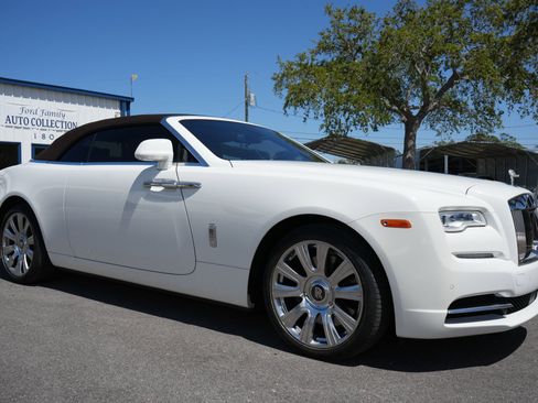 Used 2017 Rolls-Royce Dawn image 9
