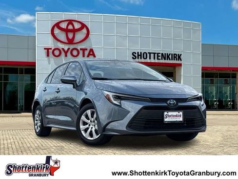 Used 2024 Toyota Corolla LE FWD image 1