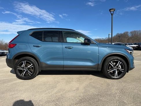 Certified 2023 Volvo XC40 B5 Plus image 10