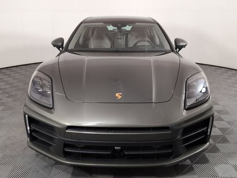 Certified 2025 Porsche Panamera image 11