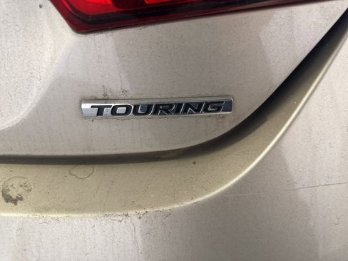 Used 2018 Honda Accord Touring image 10