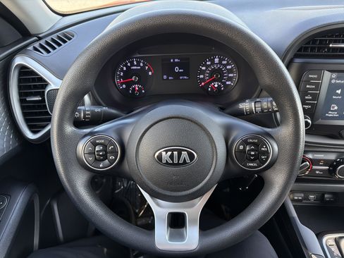 Used 2020 Kia Soul LX image 17
