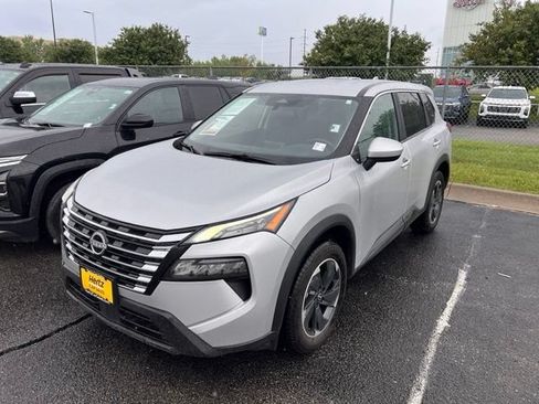 Used 2025 Nissan Rogue SV AWD/4WD image 3