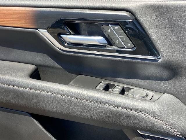 Used 2025 GMC Yukon Denali AWD/4WD image 18