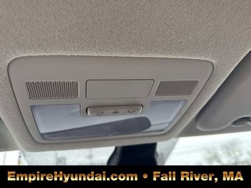 Used 2025 Hyundai Venue SE image 25