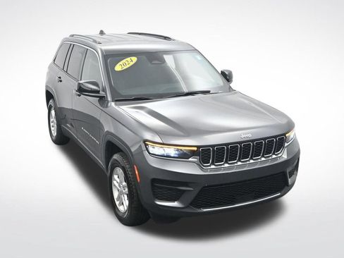 Used 2024 Jeep Grand Cherokee Laredo RWD image 24