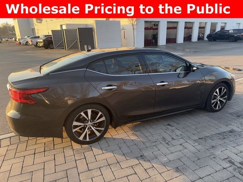 Used 2016 Nissan Maxima Platinum image 2
