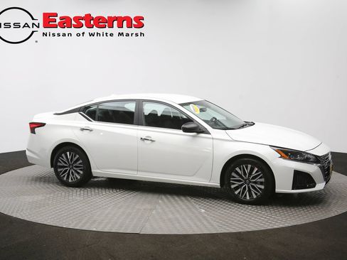Used 2025 Nissan Altima 2.5 SV FWD image 37