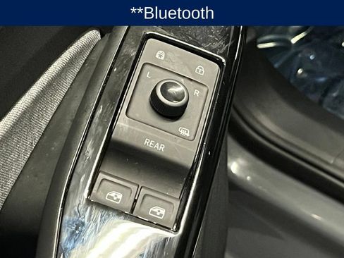 Certified 2024 Volkswagen ID.4 2WD image 17