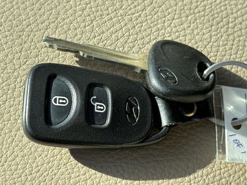 Used 2012 Hyundai Santa Fe Limited w/ Navigation Pkg 4 image 14