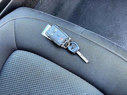 Used 2022 Chevrolet Colorado LT w/ LT Convenience Package image 11