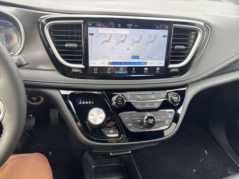 New 2026 Chrysler Pacifica Select FWD image 16