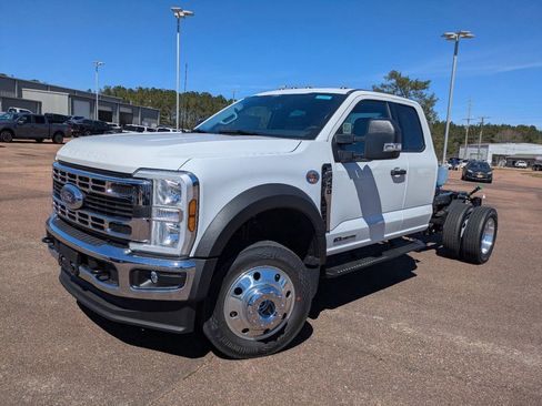 New 2025 Ford F450 XLT w/ XLT Value Package image 4