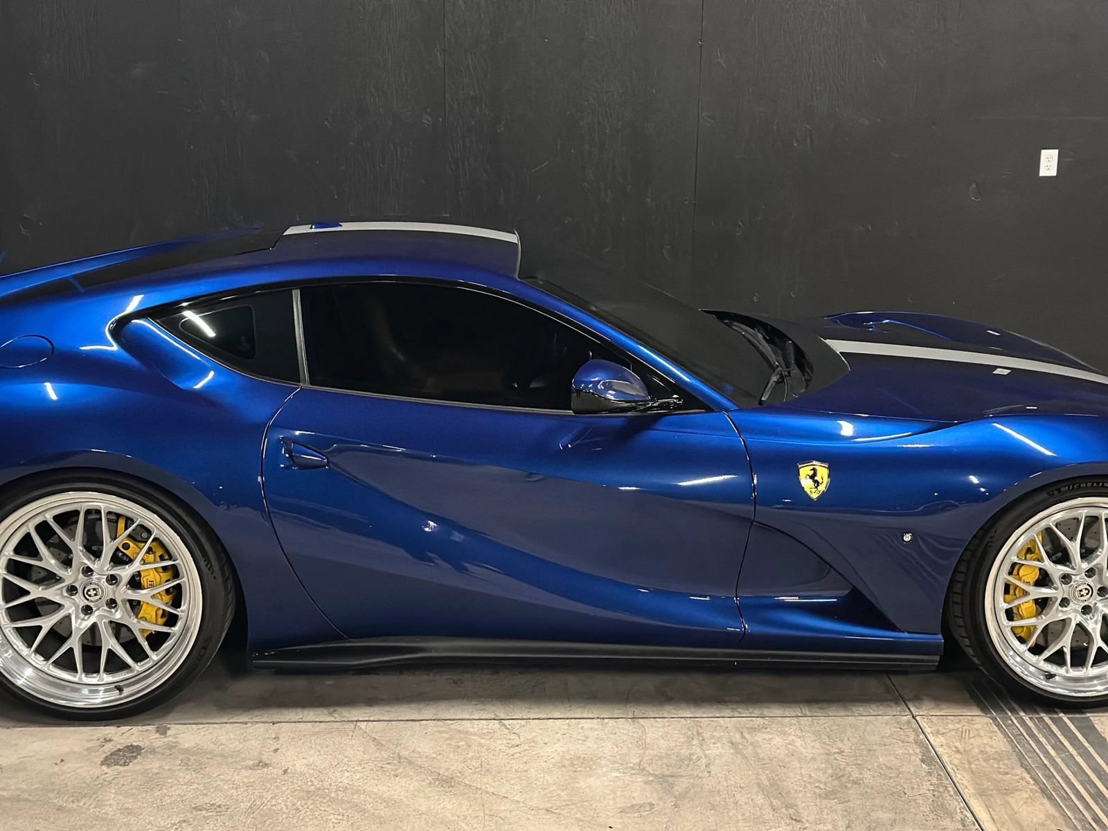 Used 2018 Ferrari 812 Superfast RWD image 35