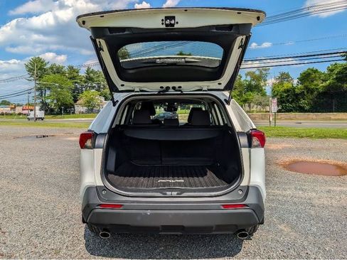 Used 2023 Toyota RAV4 XLE AWD/4WD image 7