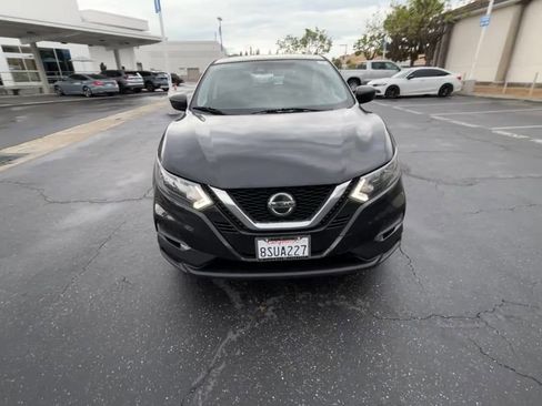 Used 2020 Nissan Rogue Sport S FWD image 3